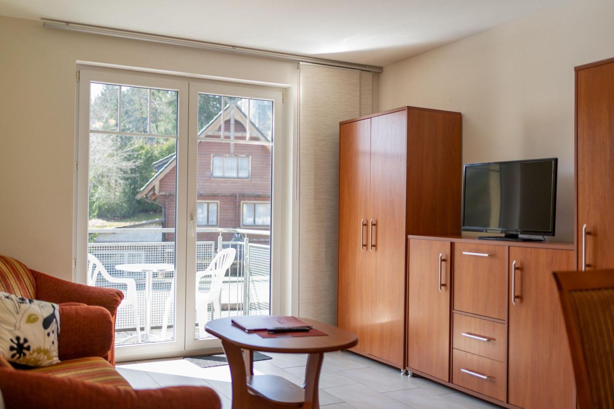 Gaststaette & Pension Waldschloesschen Oberhof  Exterior photo